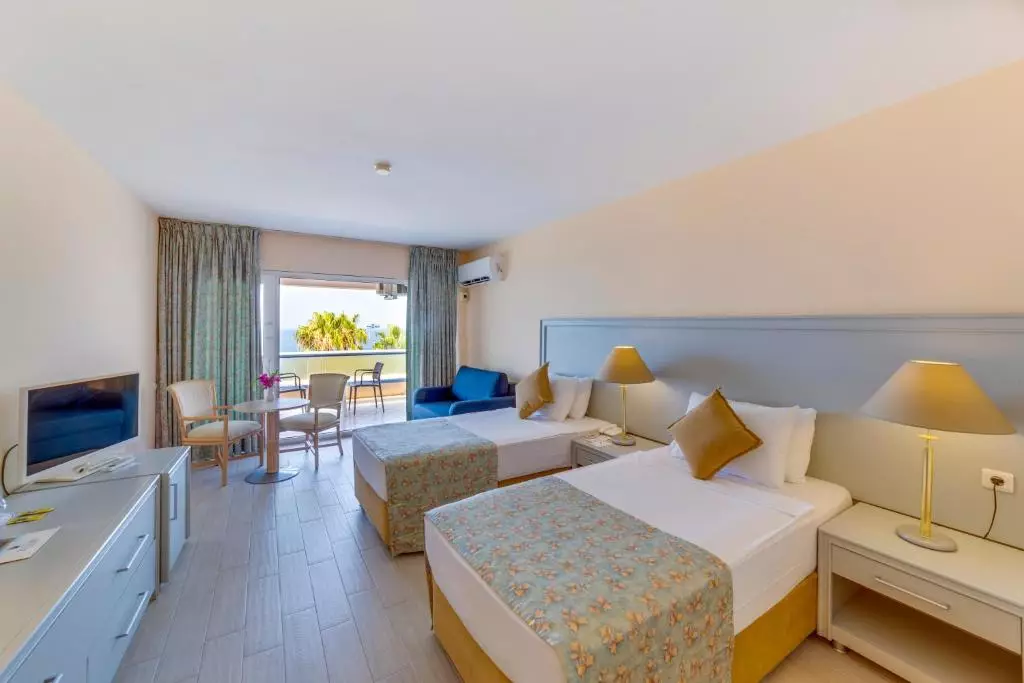 اتاق The Grand Blue Sky International